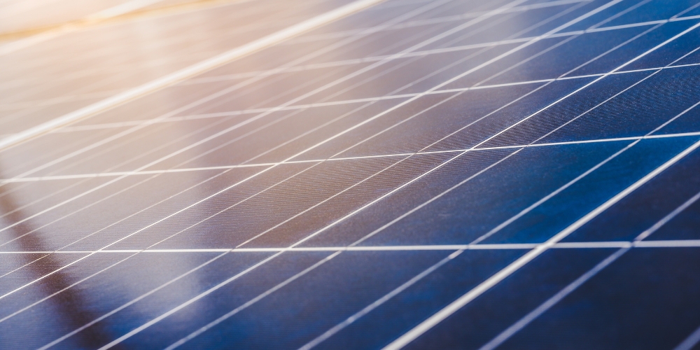 Гібридні сонячні електростанції для бізнесу: як працюють і чому їх обирають підприємства